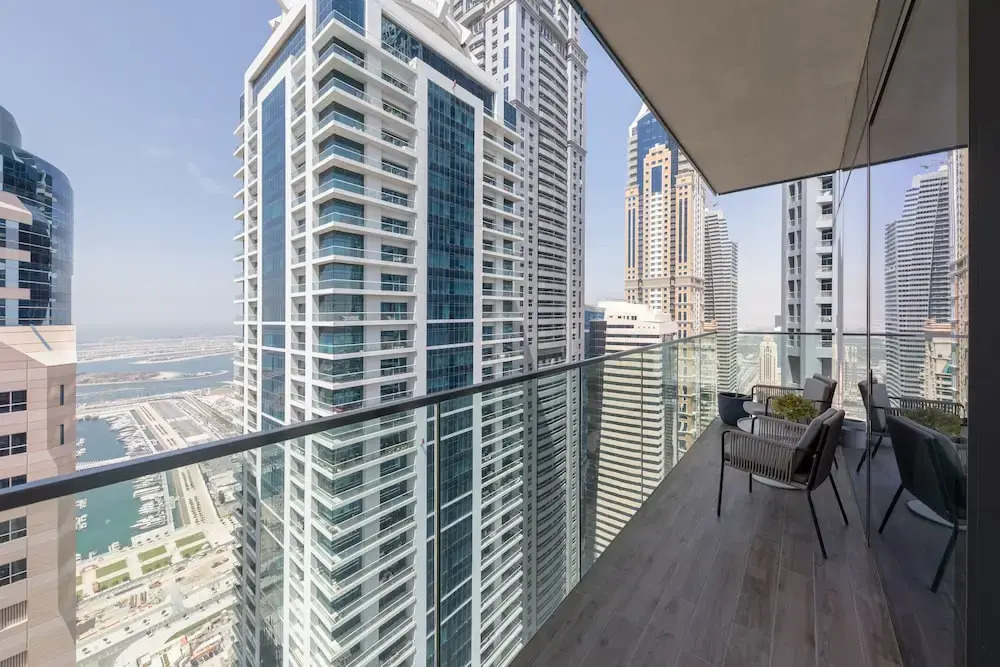 Sunny 2BR at Jumeirah Living Marina Gate