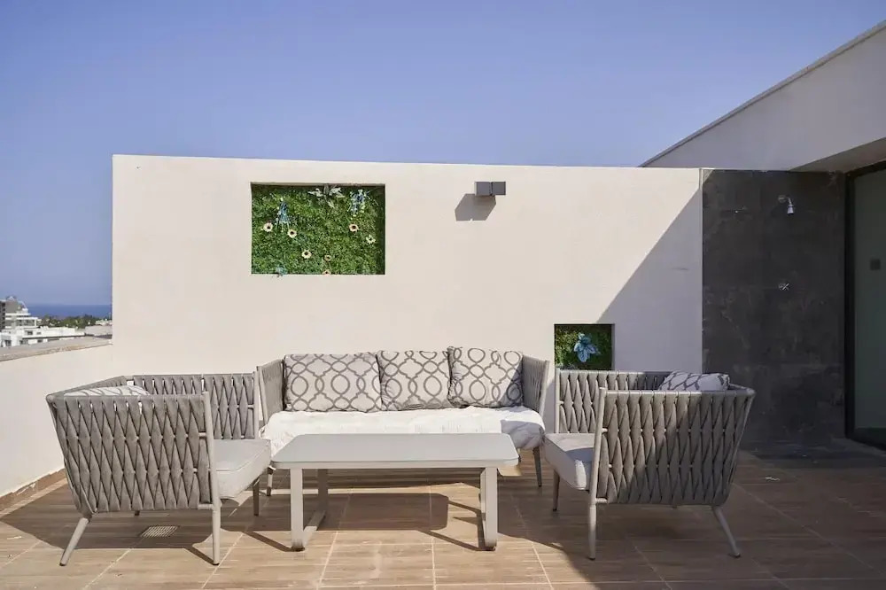 Amazing Penthouse Apartment With Rooftop Pool&bar