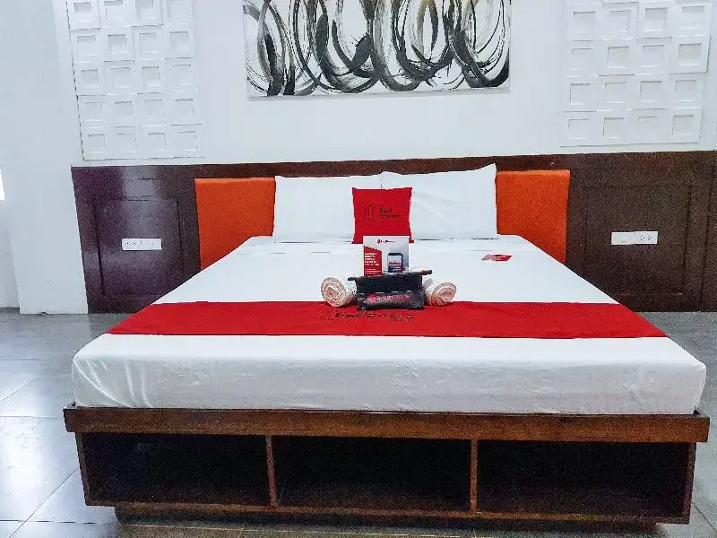 RedDoorz @ Caimito Drive Dampas