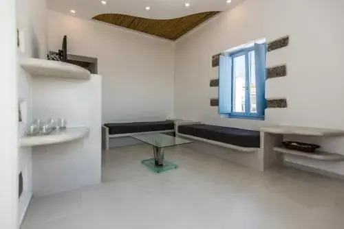 Plaka Suites
