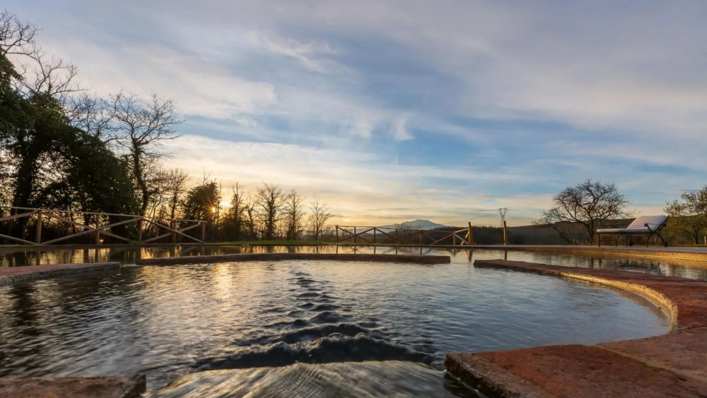 Thermal water and relaxation in Val D'Orcia-Podere La Piscina