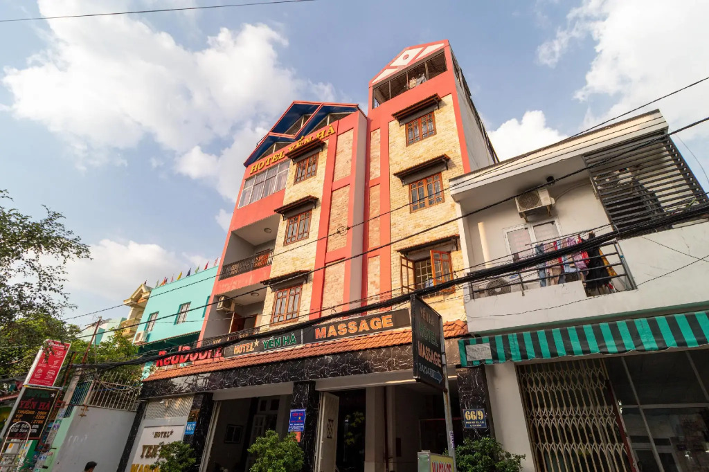 RedDoorz @ Phan Huy Ich Street