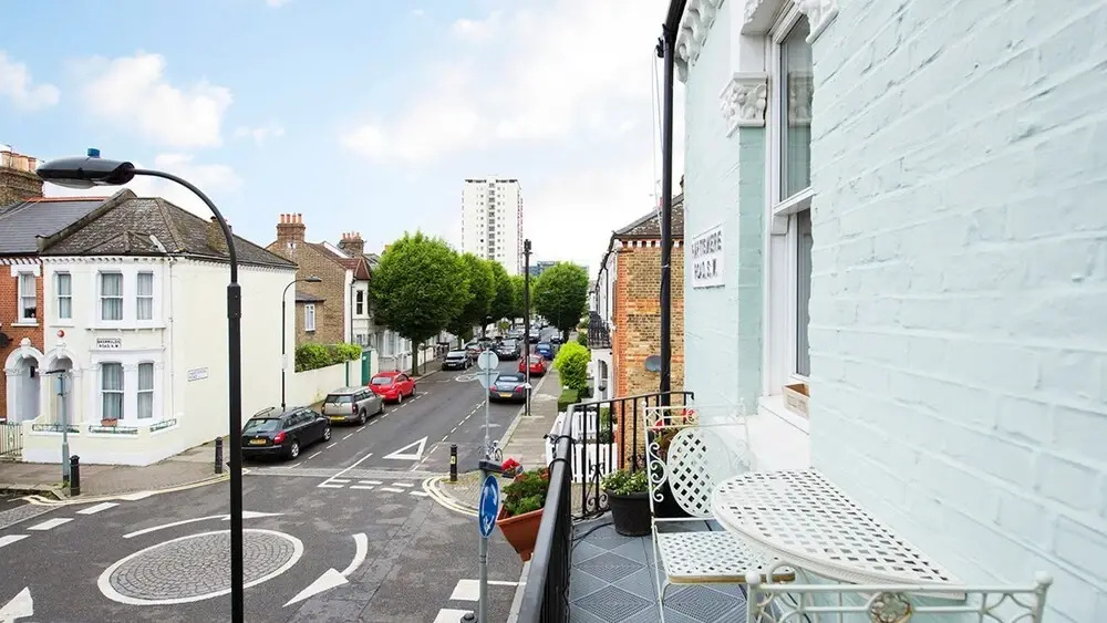 Spacious, Comfortable 2BR Fulham Maisonette