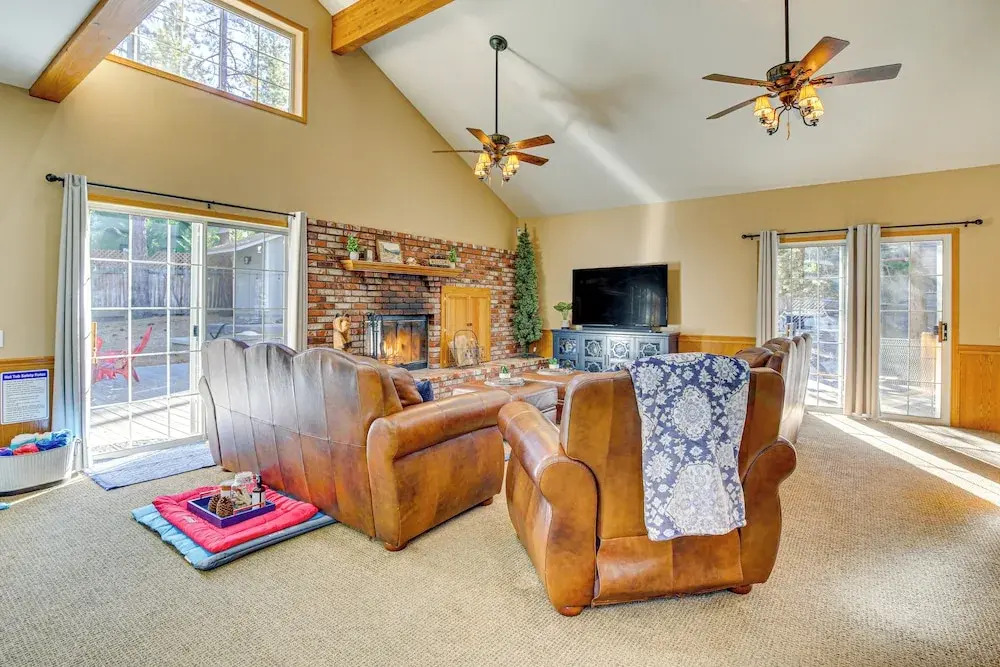 Family-friendly Home w/ Hot Tub in Big Bear!