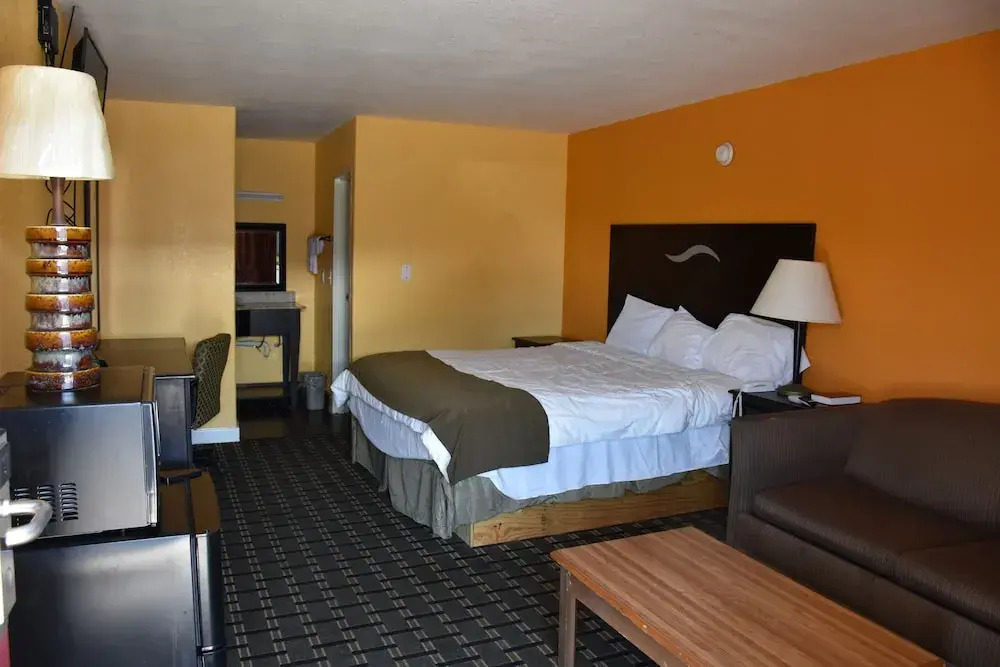 Corinth Inn & Suites