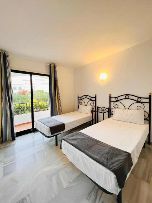 Renovated Apartment with Sea Views and Pool 6 min walk from Beach