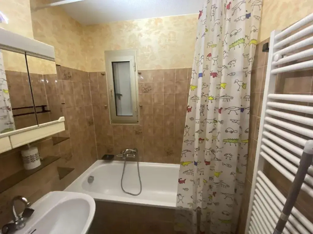 Appartement Sainte-Maxime, 3 pièces, 6 personnes - FR-1-226-340