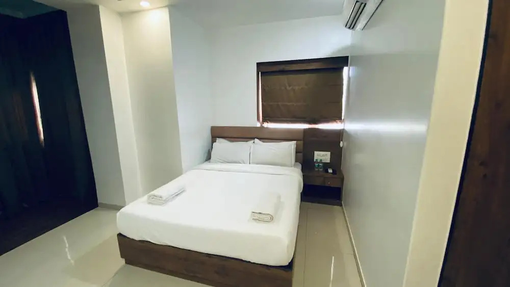 Palm Breeze Hotel - Colaba