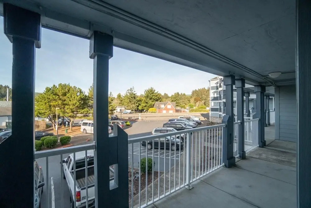 Waters Edge 208