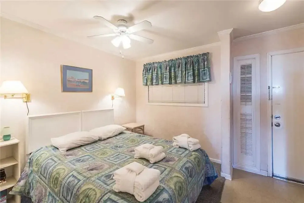 Beach & Tennis Admirals Row 107, 1 Bedroom, Ocean View, 2 Pools, Sleeps 4