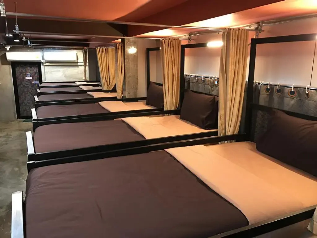 The Alley Hostel & Bistro