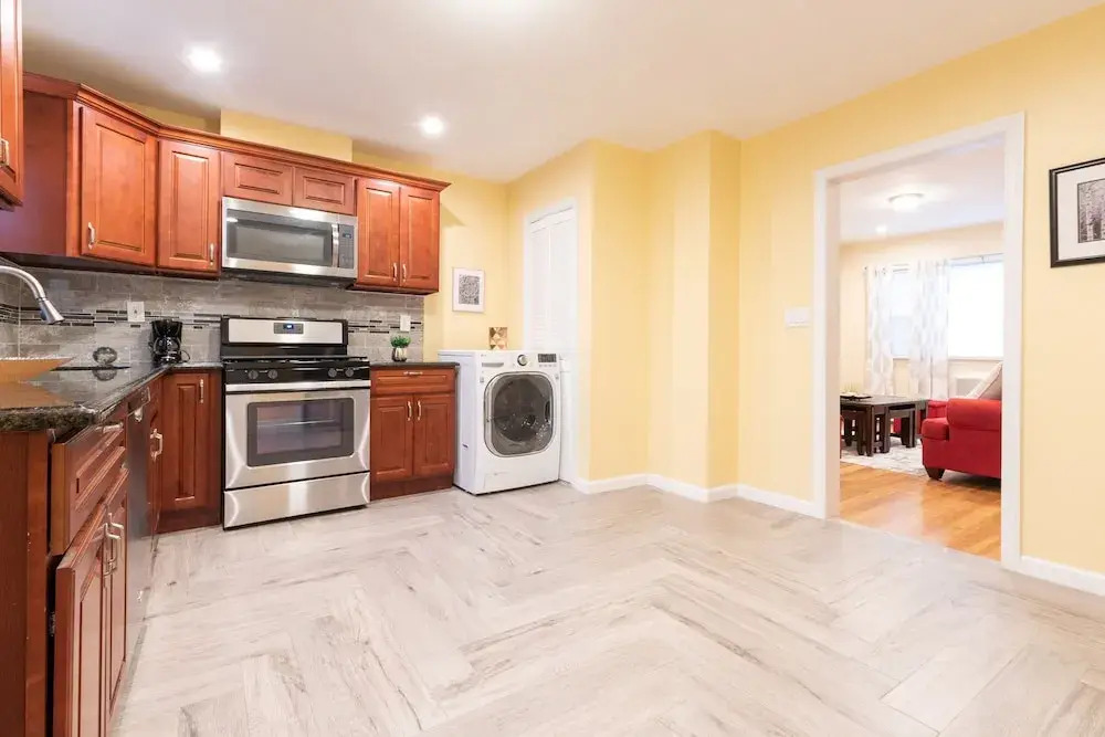 Jersey, Hoboken 37 Vroom Street 3 Bedroom Apts
