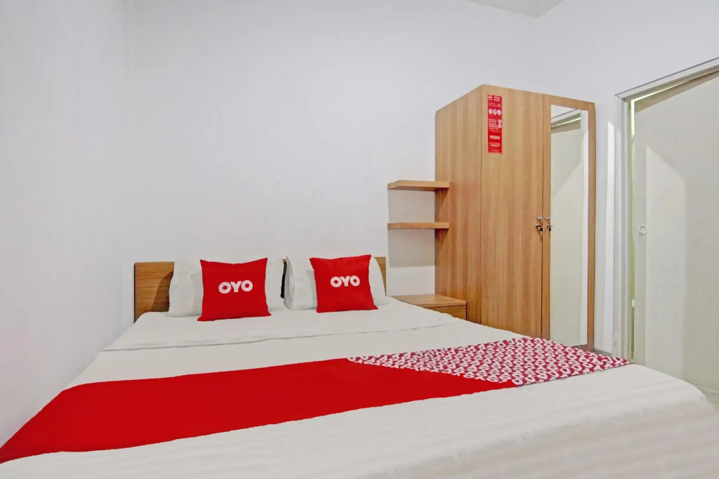 OYO 90432 Family Residence