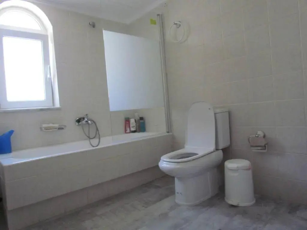 Beautiful 3-Bed House in Chania with garden