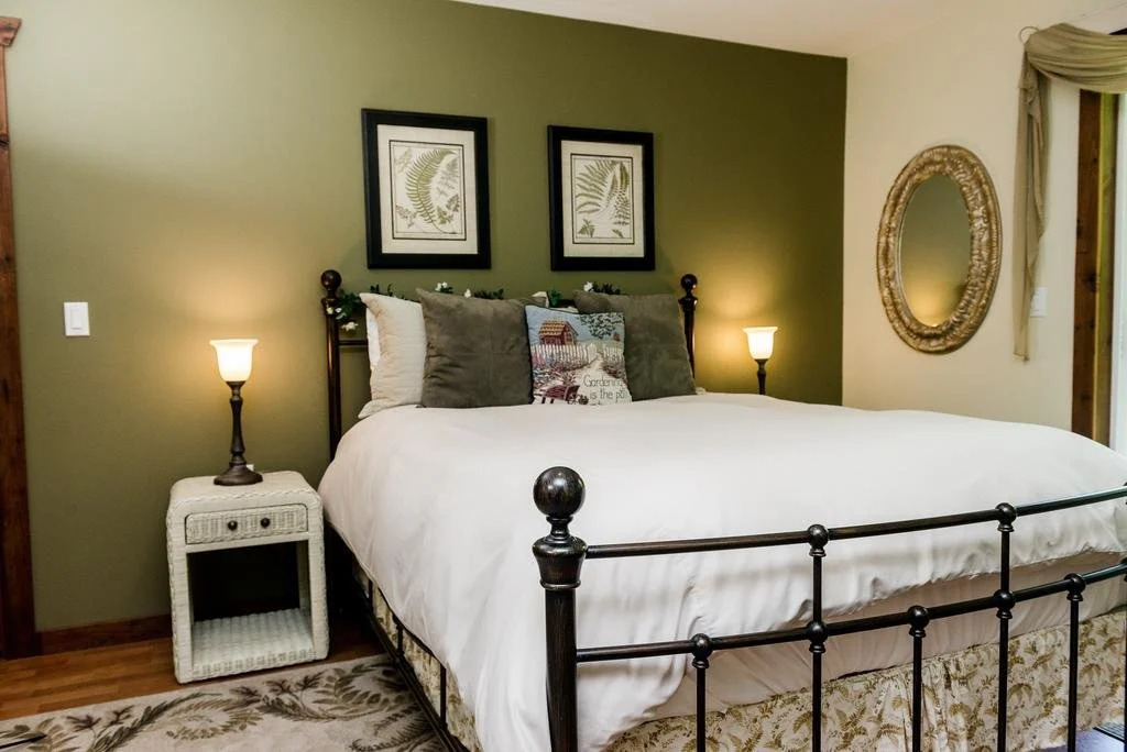 Arlingtons River Rock Inn Bed & Breakfast