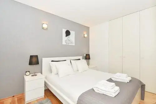 Almada Apartments 468