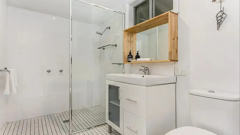 Your Luxury Escape - White Oak
