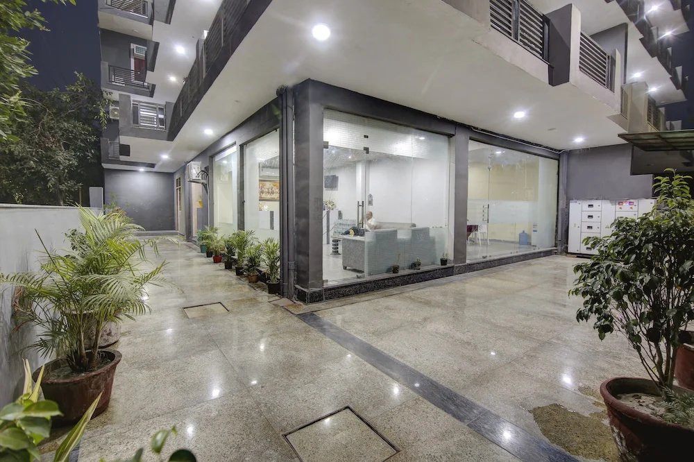 Hotel Premier Noida 135