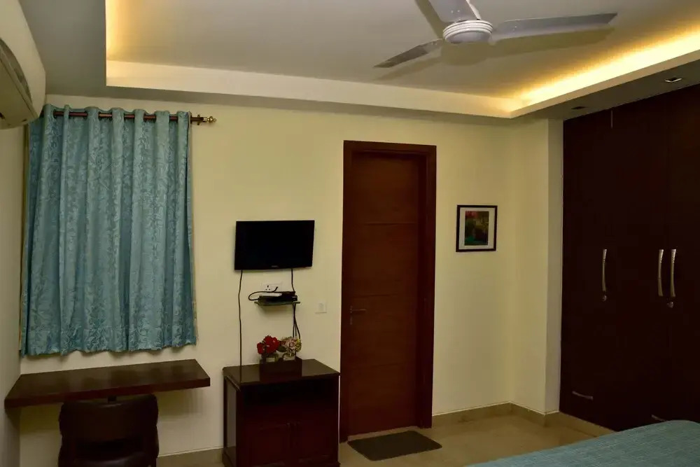 Woodpecker Service Apartments - Green Park
