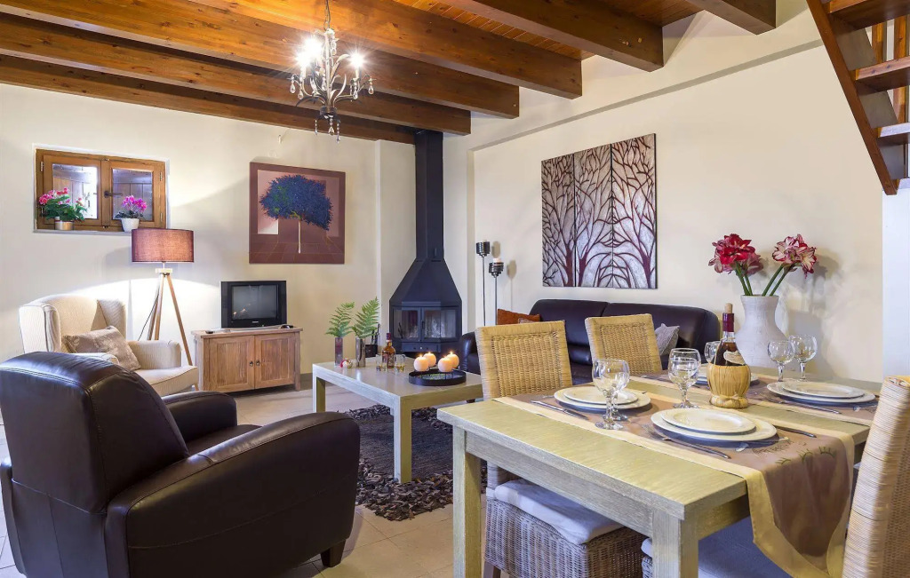 Apirathes Residence