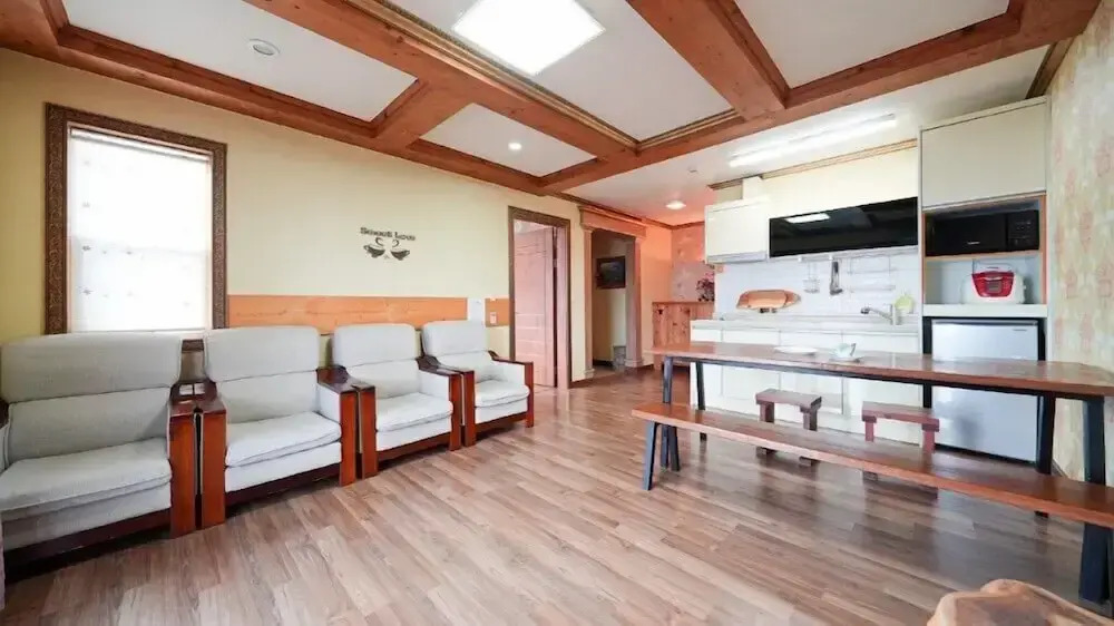 Geoje Birds Hill Pension