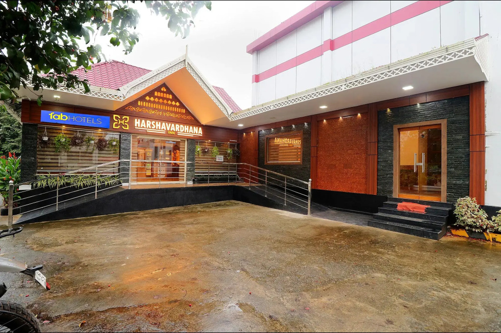 FabHotel Harshavardhana Inn
