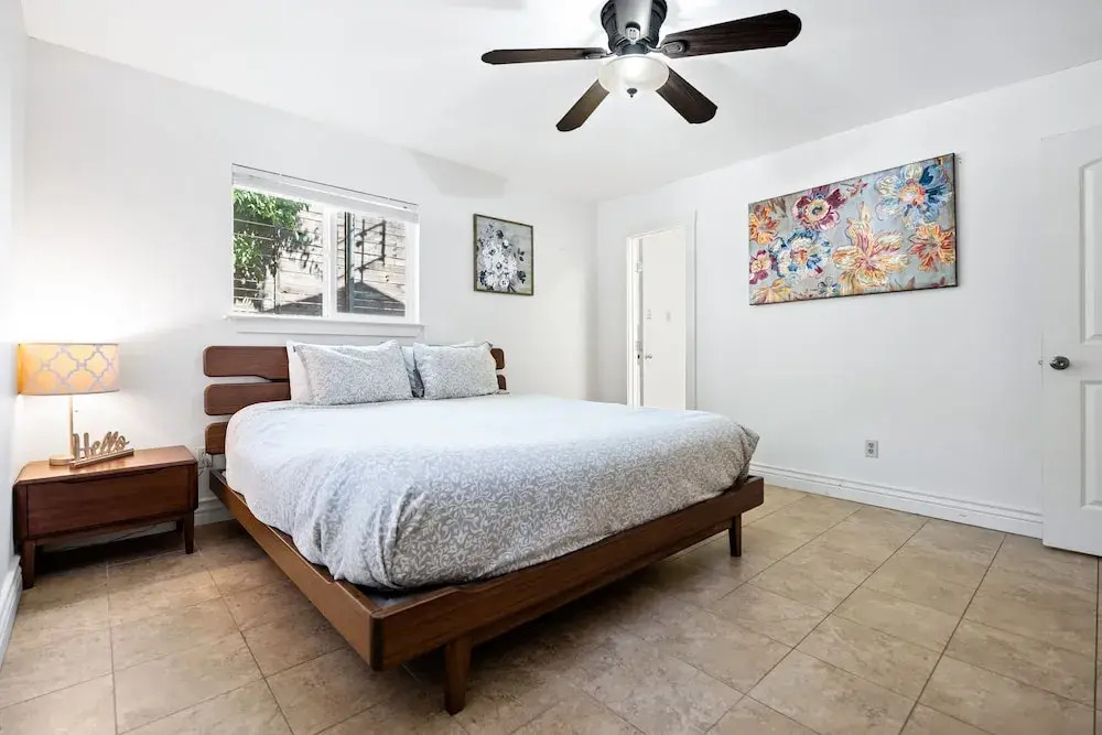 Screened-in Porch Walkable to Soco