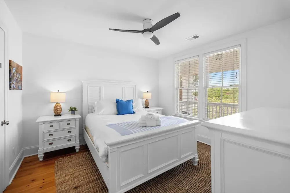 1 Block to Beach, Newly Renovated 6bdr w/ Rooftop Views Sand Dune by Avantstay