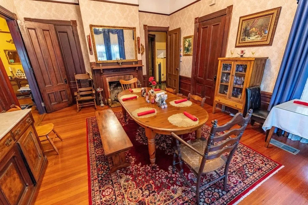 Grand Gables Inn Bed & Breakfast