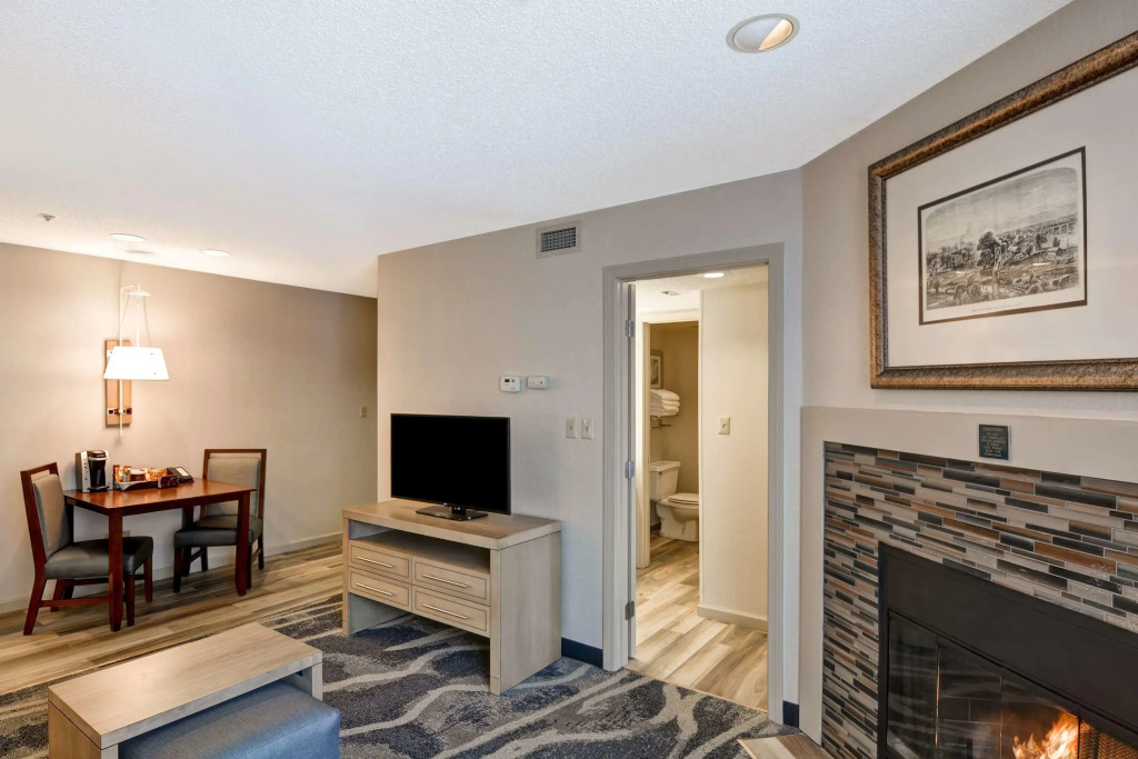 Homewood Suites by Hilton Windsor Locks Hartford