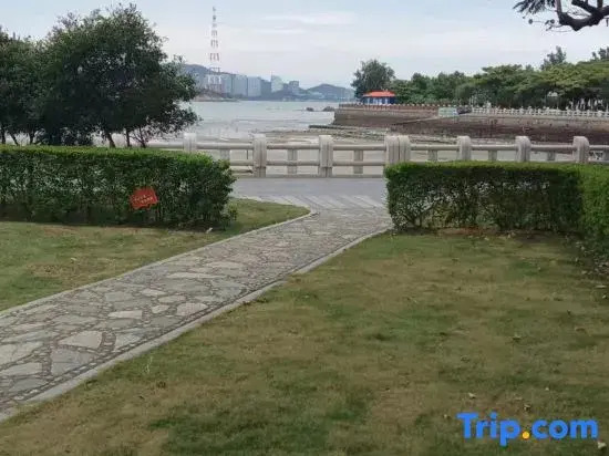 Shimo Youzou Riyue Yingyin Scenic Apartment (Gulangyu Sanqiutian Pier)