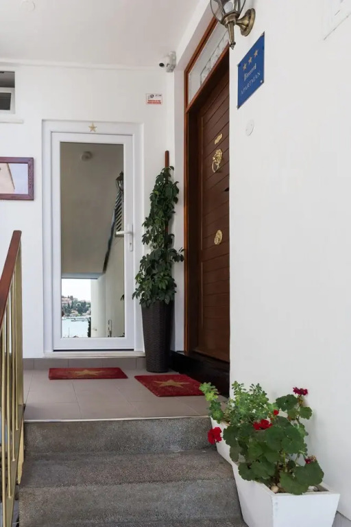 Apartment One , sea view , free parking