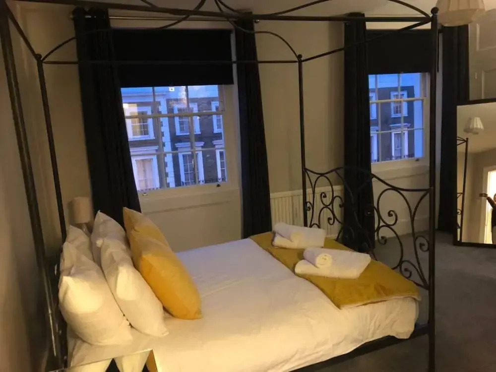 Stunning, Spacious Townhouse Moments From Camden