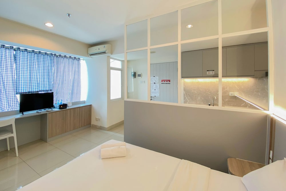Comfort And Homey Studio Grand Kamala Lagoon Apartment