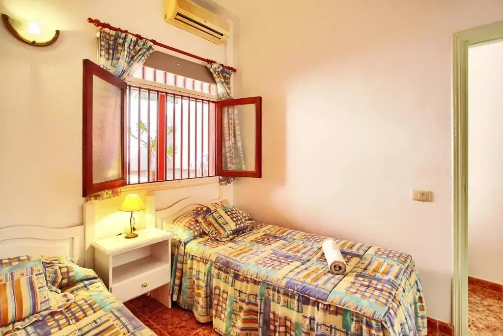 3 bedrooms house with enclosed garden and wifi at Santa Cruz de Tenerife 1 km away from the beach