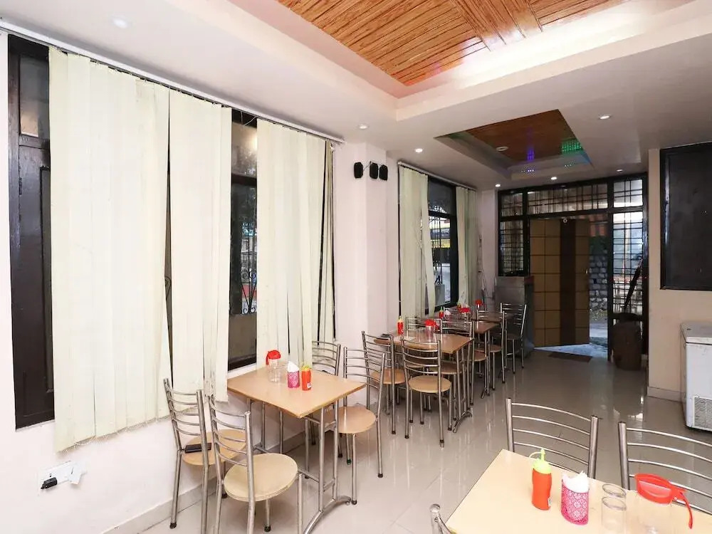 Hotel Reeva By OYO Rooms