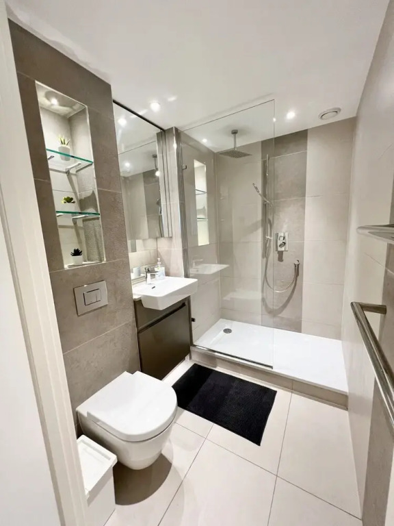 2-bed in Woolwich Riverside With Cinema And Pool