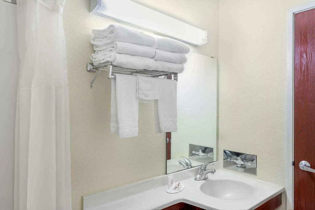 Microtel Inn & Suites by Wyndham Green Bay