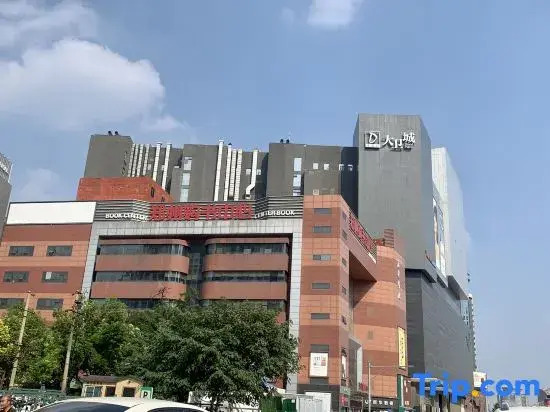 Desheng Yike E-sports Hotel (Erqi Square David City)