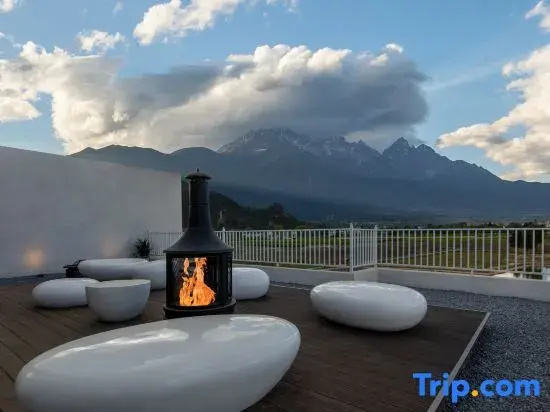 Lijiang In the Painting | Seasonal Flower Garden and Snow Mountain Scenic Resort Homestay