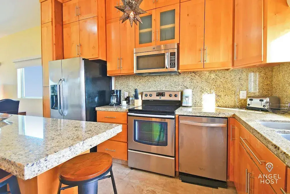 Condos with Spectacular Views & Pool Onsite