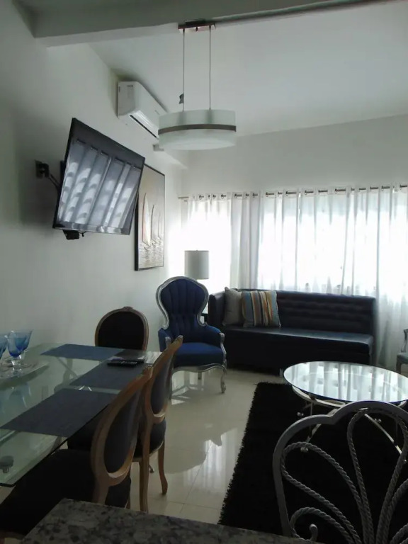 Modern Townhome Prime Location