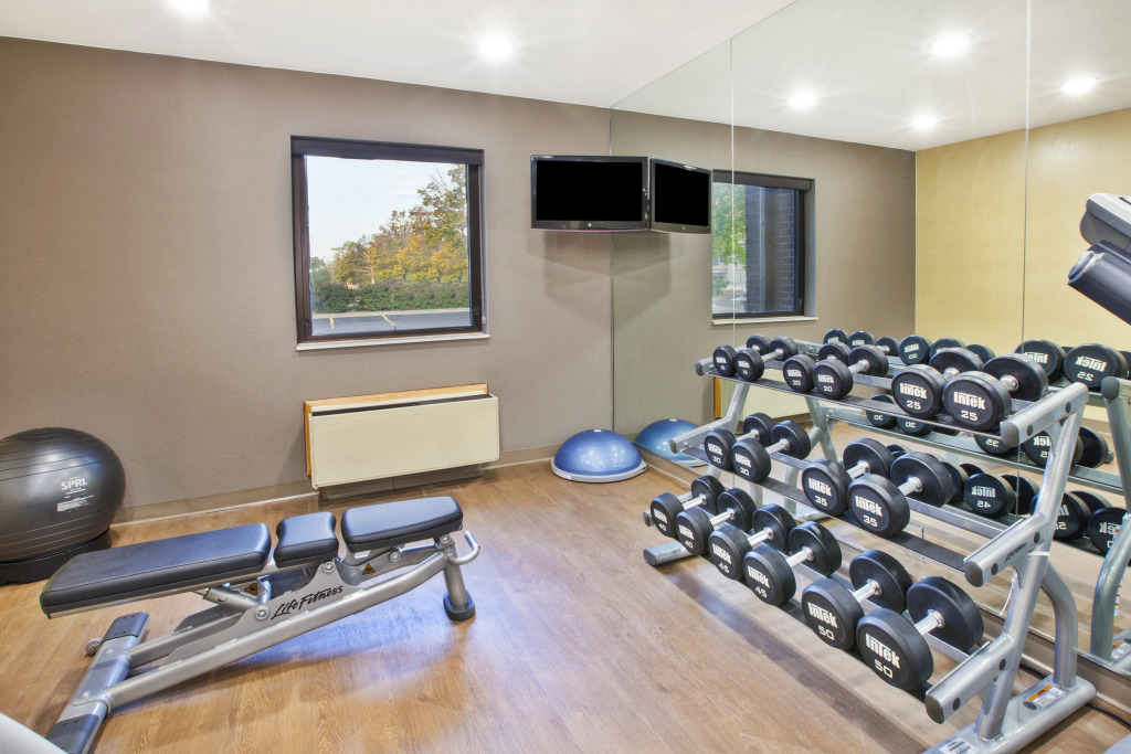 Holiday Inn Express Detroit-Warren/General Motors Technology Center by IHG