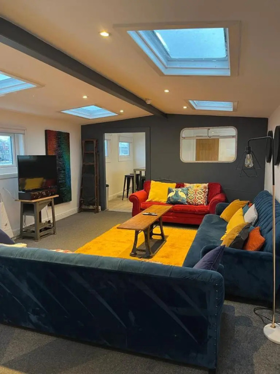 Luxury Waterfront Houseboat - Perfect for Large Groups