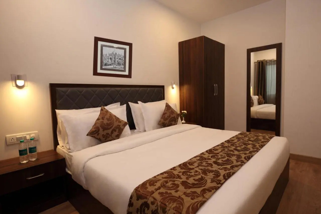 Click Hotel Transport Nagar