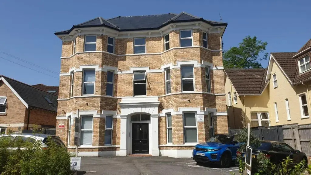 Superb 2 beds 2 baths New Apartment w/ Garden+Patio