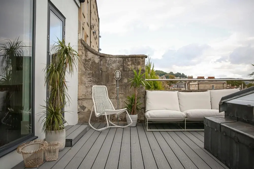 Awe-inspiring Townhouse With Balcony and Terrace