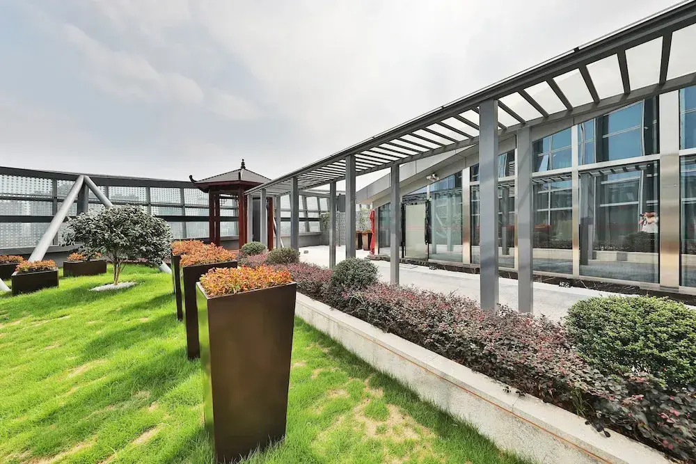 Pesht Premier Hotel