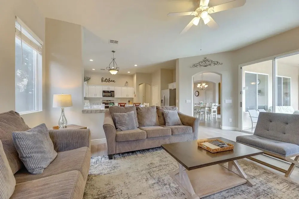 4 Mi to Riparian Preserve: Mesa Abode w/ Hot Tub