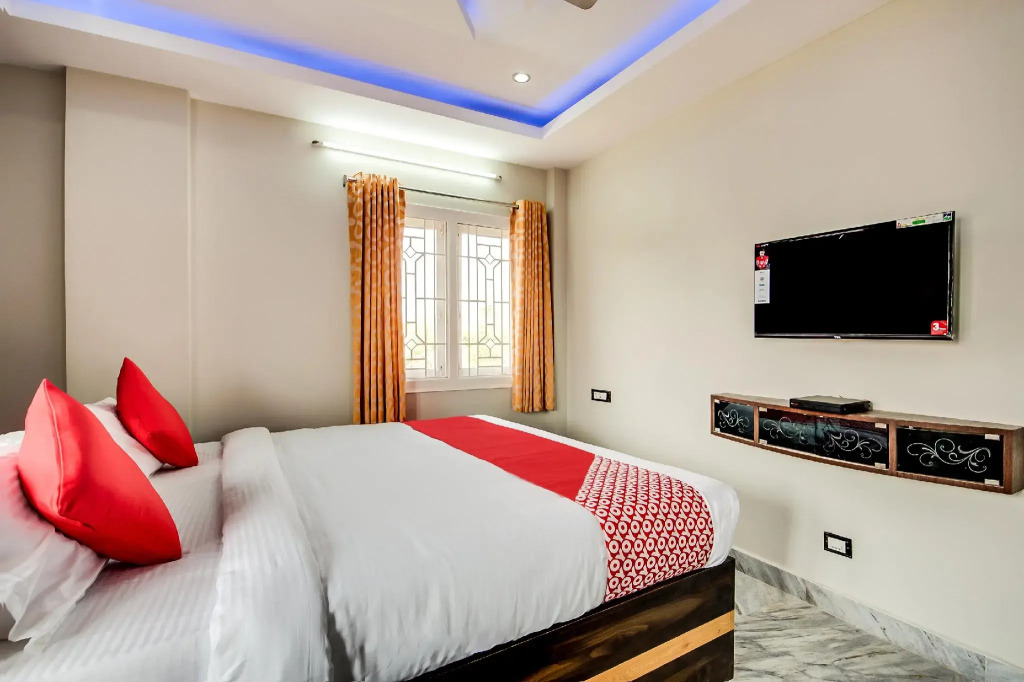 OYO Flagship 66623 Corniche Hotel Vizag